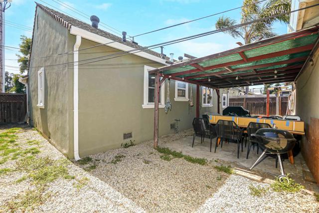 21926 Victory Dr, Hayward CA: https://media.crmls.org/mediaz/9cdd948d-80bb-4502-b0d3-b446198b6ded.jpg