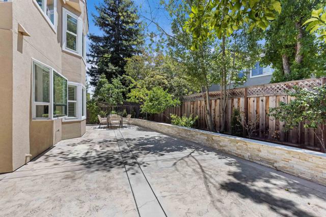 1687 Silverwood Ct, Danville CA: https://media.crmls.org/mediaz/9cde1442-6d43-437d-b7d5-0d0774dc8328.jpg
