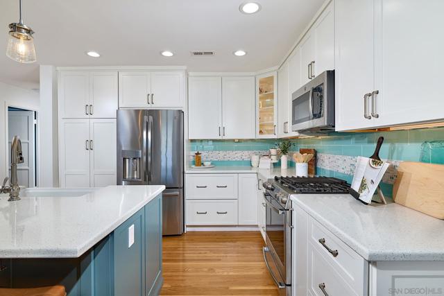 3703 Tomahawk Ln, San Diego CA: https://media.crmls.org/mediaz/9cdf20e5-d85e-409f-a84b-d6ebd8fefe11.jpg