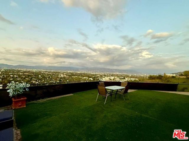 3641 Sunswept Drive, Studio City CA: https://media.crmls.org/mediaz/9cdf38fd-cf10-461f-bddc-67ab3a271cbf.jpg