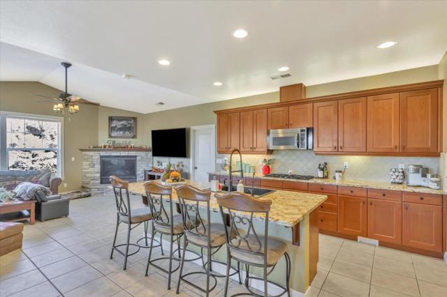 46347 Opah Drive, Ahwahnee CA: https://media.crmls.org/mediaz/9cdf5396-76bb-4fc4-966c-323d6aa33b69.jpg