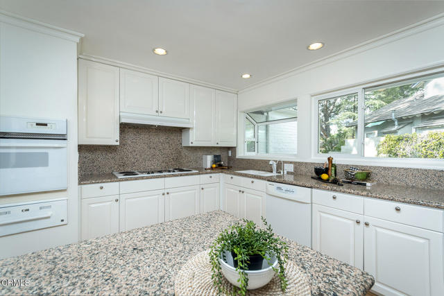 5045 Redwillow Lane, La Canada Flintridge CA: https://media.crmls.org/mediaz/9cdfb9c8-8baa-4b52-8a79-b8bd09dee59a.jpg
