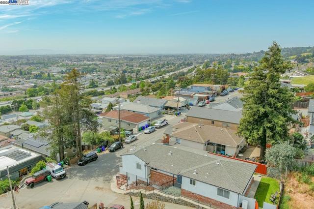 16560 Russell Ct, San Leandro CA: https://media.crmls.org/mediaz/9cdfdd77-beaa-4903-9d27-50ec24822c29.jpg