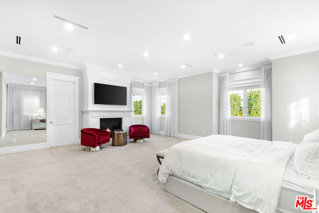 5000 Petit Avenue, Encino CA: https://media.crmls.org/mediaz/9ce087df-cbce-4b1f-82ab-1878a2940458.jpg