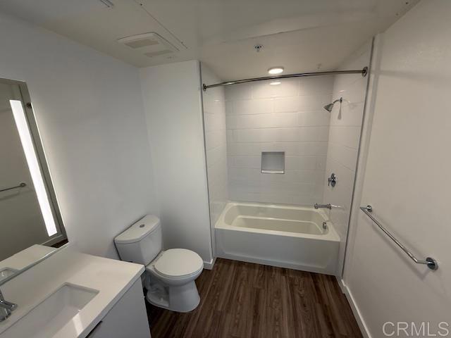 Detail Gallery Image 4 of 6 For 5750 Hollywood Bld #726,  Los Angeles,  CA 90028 - 2 Beds | 2 Baths