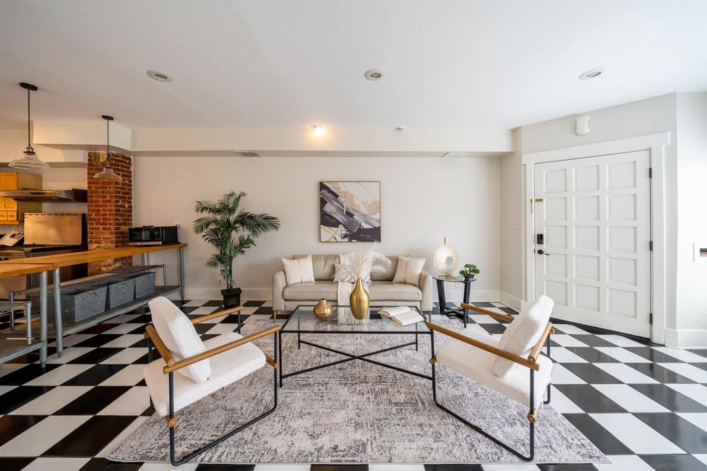 2846 30 St - photo 3