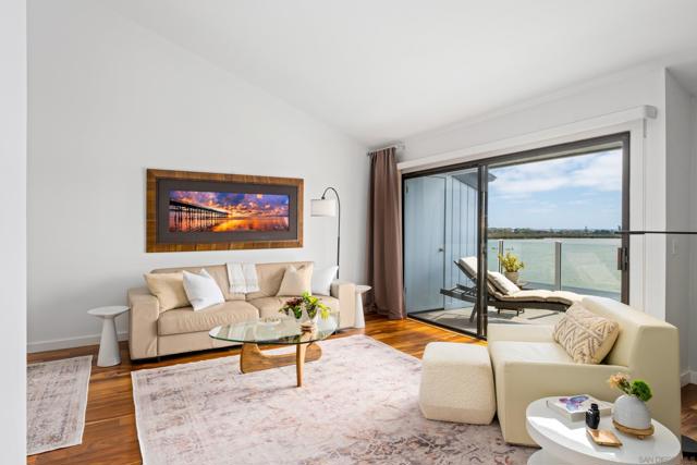 2399 Jefferson St, Carlsbad CA: https://media.crmls.org/mediaz/9ce16f81-c953-4f8f-8f61-cdc71960c9aa.jpg