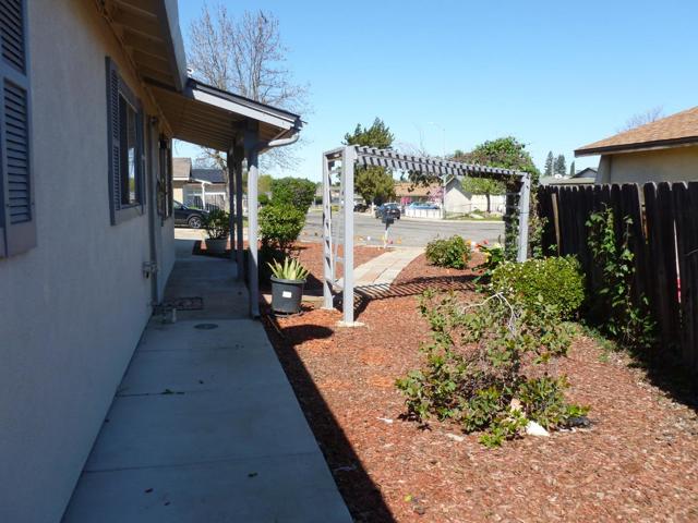460 SE Jeremy Court, Oakdale CA: https://media.crmls.org/mediaz/9ce188c3-a2df-4cbb-9ab9-addc4bebe988.jpg