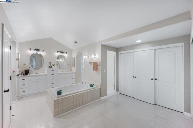 2744 Redbridge Rd, Tracy CA: https://media.crmls.org/mediaz/9ce20f5a-1daa-4582-bae1-ad87d8b61a33.jpg