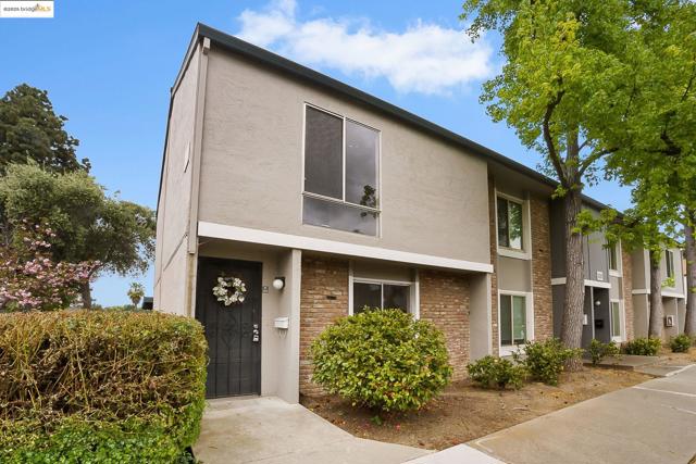3300 Northwood Dr, Concord CA: https://media.crmls.org/mediaz/9ce238a1-6ed5-4ffb-b012-d77b2962ebd7.jpg