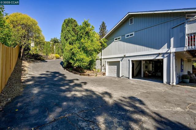2460 Sky Rd, Walnut Creek CA: https://media.crmls.org/mediaz/9ce240c6-d5b9-417d-9103-3066c3a565be.jpg