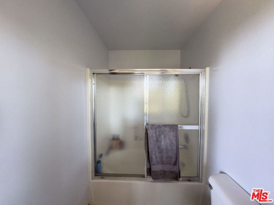 https://media.crmls.org/mediaz/9ce248b0-6c97-4235-985a-9ccd9e531b0f.jpg?preset=X-Large