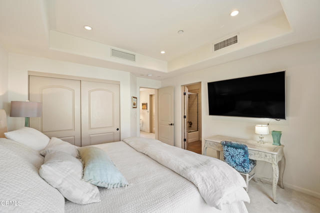 212 S Montgomery Street, Ojai CA: https://media.crmls.org/mediaz/9ce2c0d1-b595-414d-86f4-4509a83419ee.jpg