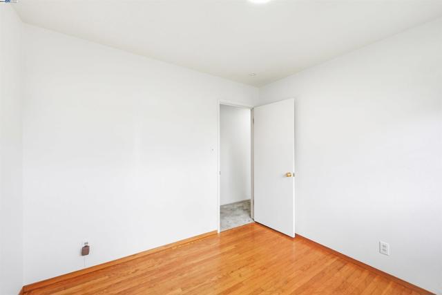 Image 31 of 41 For 5169 Lawler Ave