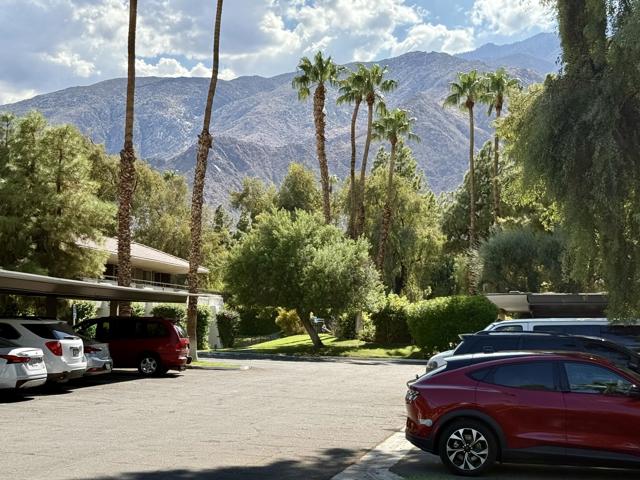 2875 N Los Felices Road, Palm Springs CA: https://media.crmls.org/mediaz/9ce40562-764f-4d83-8277-99690229de58.jpg