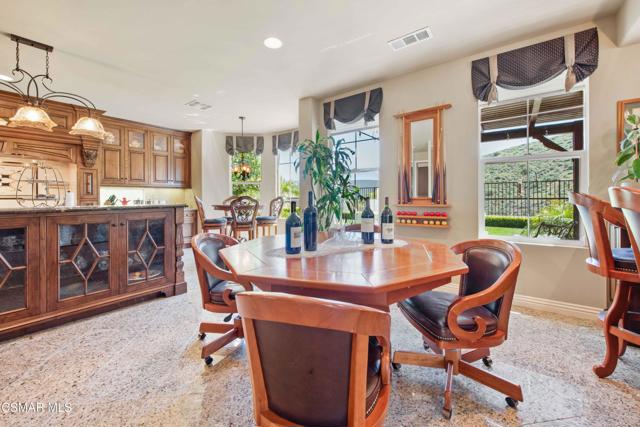 3194 Sunset Hills Boulevard, Thousand Oaks CA: https://media.crmls.org/mediaz/9ce48494-4bc4-4b03-b899-58aaa06571f2.jpg