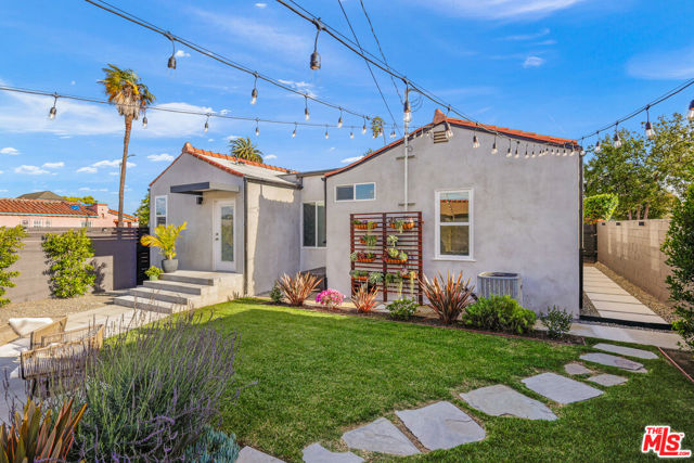 7337 5th Avenue, Los Angeles CA: https://media.crmls.org/mediaz/9ce4e2ad-757a-4058-a831-6772b9bf1669.jpg