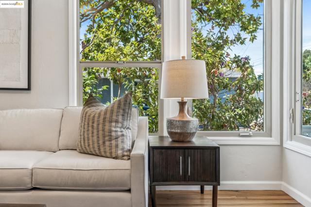 1708 Derby St, Berkeley CA: https://media.crmls.org/mediaz/9ce4edf2-633e-4dfa-86d0-138a234f2b20.jpg