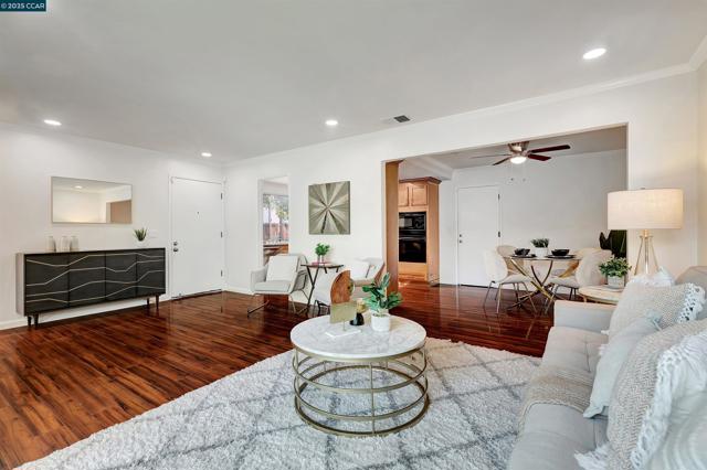19 Marques Pl, Danville CA: https://media.crmls.org/mediaz/9ce56cb8-2cac-4583-bd43-4168feec3666.jpg