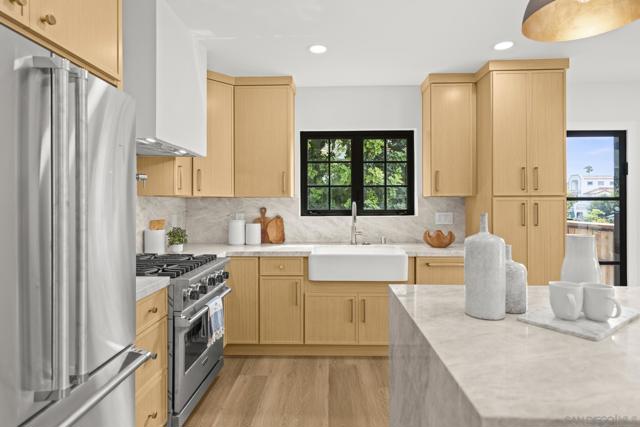 375 E Avenue, Coronado CA: https://media.crmls.org/mediaz/9ce57825-40ab-4568-bf7c-1463f1e2cd21.jpg