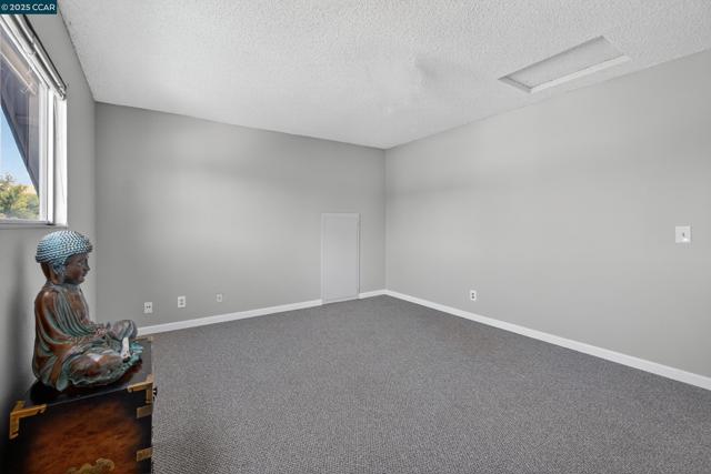 2173 Madrone Dr, Fairfield CA: https://media.crmls.org/mediaz/9ce6097a-b63f-4c94-8710-fa4cf1b55f84.jpg