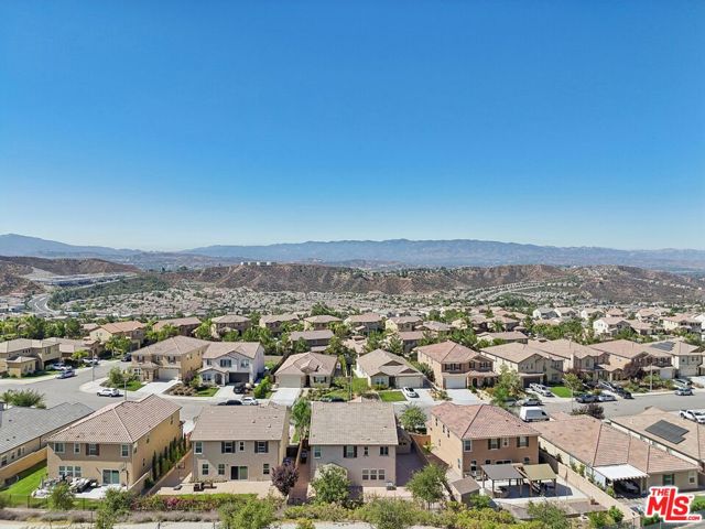 19317 Bension Drive, Santa Clarita CA: https://media.crmls.org/mediaz/9ce643f0-a66d-4530-af4c-a65d1ac234d8.jpg