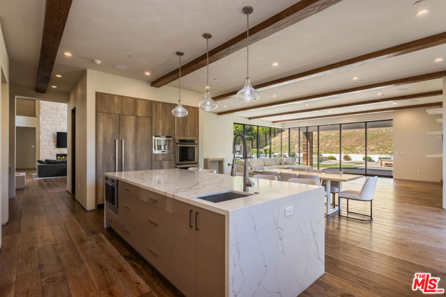 4607 Vanalden Avenue, Tarzana CA: https://media.crmls.org/mediaz/9ce6ad4b-2e2c-44ac-bc14-0af6c1755638.jpg