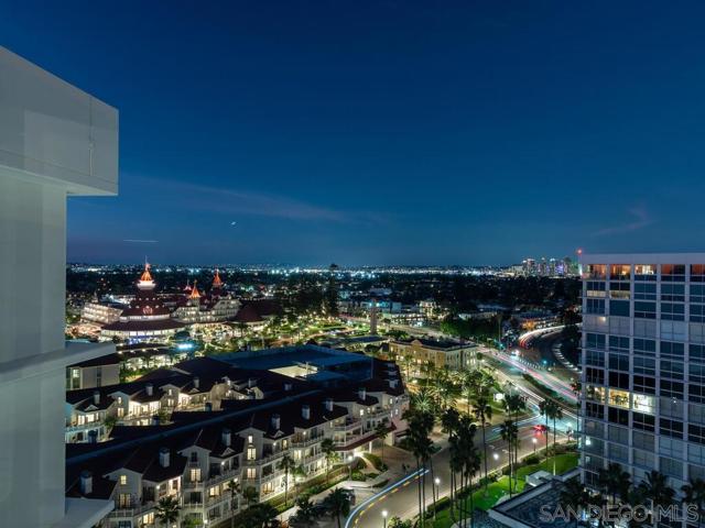 1720 Avenida del Mundo, Coronado CA: https://media.crmls.org/mediaz/9ce6c8a6-826d-4e25-bb0d-27642d044b6f.jpg