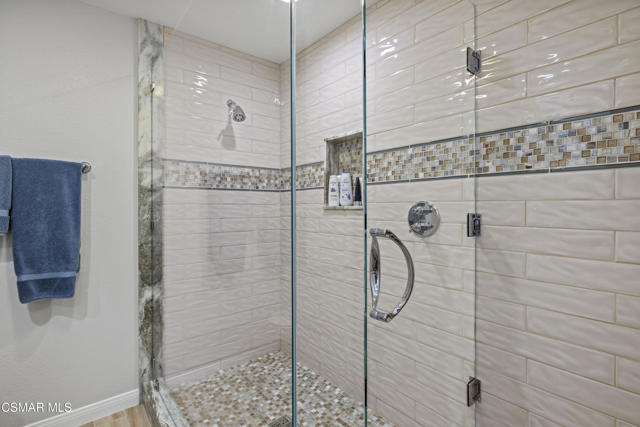554 Lone Oak Drive, Thousand Oaks CA: https://media.crmls.org/mediaz/9ce6f2c9-65d2-49e8-8308-a6fad77cd1ae.jpg