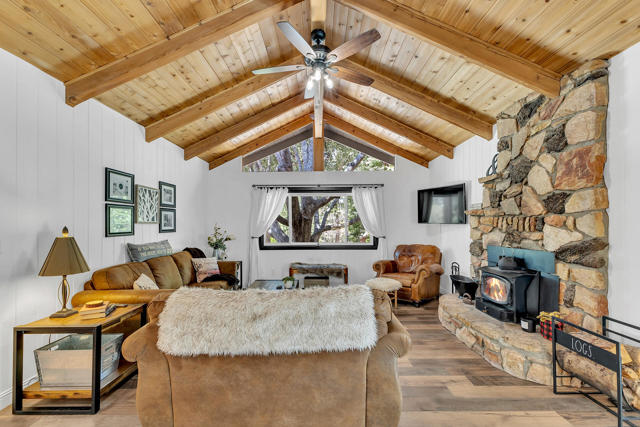 25440 Rim Rock Road, Idyllwild CA: https://media.crmls.org/mediaz/9ce8f722-5c20-42e2-8aed-480f09bbb5b5.jpg