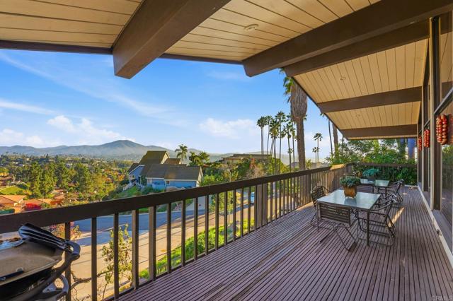 9902 Heavenly Way, La Mesa CA: https://media.crmls.org/mediaz/9ce939b5-8e3f-4526-b0f4-8069a4793ead.jpg