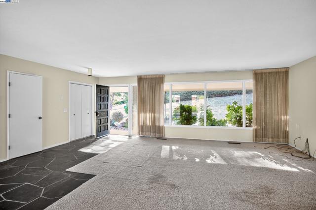 20521 Upper Hillview Dr, Sonora CA: https://media.crmls.org/mediaz/9ce95669-ea76-4eda-916f-0c8b00812989.jpg