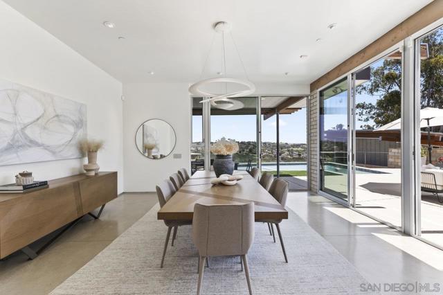 1635 Gascony Rd, Encinitas CA: https://media.crmls.org/mediaz/9ce99c54-9409-4686-b082-91fc3796f627.jpg