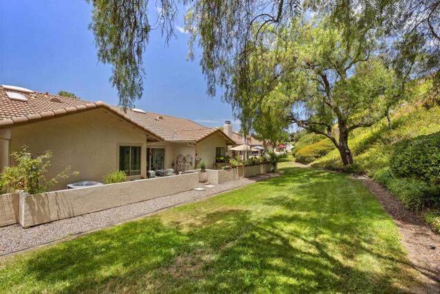 17909 Avenida Alozdra, San Diego CA: https://media.crmls.org/mediaz/9ce9b6a7-68ad-4c7c-a069-43a6d2341f57.jpg