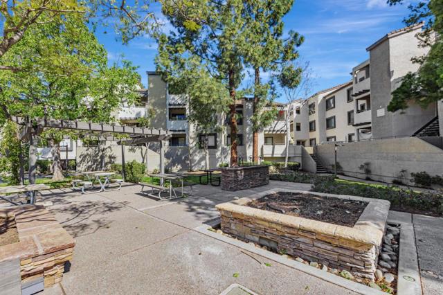 880 E Fremont Avenue, Sunnyvale CA: https://media.crmls.org/mediaz/9ce9da5a-841d-4510-951b-da810ab3c227.jpg