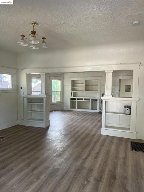 1155 N Pilgrim St, Stockton CA: https://media.crmls.org/mediaz/9cea0009-f7ab-449f-84c2-2807af6725dd.jpg