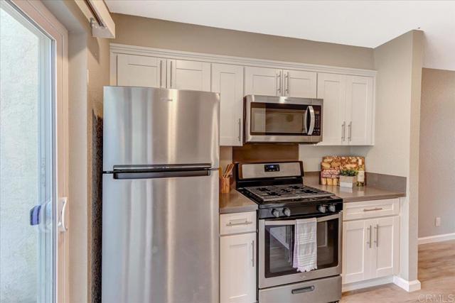 Detail Gallery Image 7 of 20 For 8186 Lemon Grove Way #E,  Lemon Grove,  CA 91945 - 2 Beds | 2 Baths