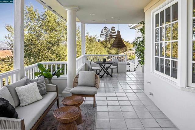 75 Donald Drive, Orinda CA: https://media.crmls.org/mediaz/9ceaedca-8553-4a35-ac23-d4ee5117544e.jpg