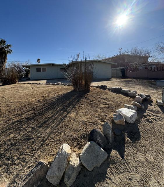 5958 El Reposo Street, Joshua Tree CA: https://media.crmls.org/mediaz/9ceb2aae-d654-4e22-8905-4495654acabe.jpg