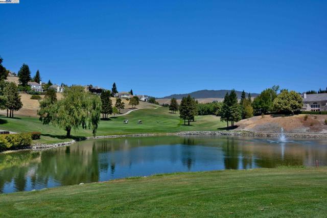 112 Kingswood Cir, Danville CA: https://media.crmls.org/mediaz/9ceb3a98-cde2-42ea-896d-bbbd2b6540df.jpg