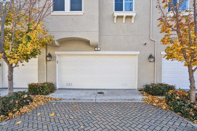 2890 Kew Ave, Livermore CA: https://media.crmls.org/mediaz/9ceb7063-e6df-41cd-8a48-08b56f51e9b7.jpg