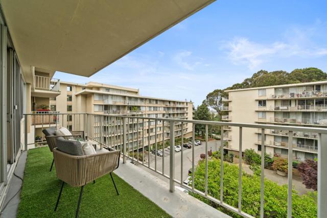 300 Davey Glen Road, Belmont CA: https://media.crmls.org/mediaz/9ceb75cc-8132-4690-a396-2f5734dbf99d.jpg