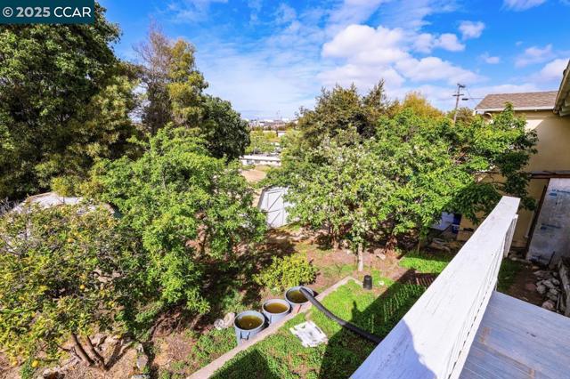 216 Suisun Ave, Rodeo CA: https://media.crmls.org/mediaz/9cec254a-7deb-4dad-a10d-e833fbc8aefb.jpg