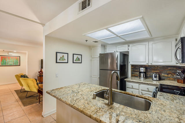 500 E Amado Road, Palm Springs CA: https://media.crmls.org/mediaz/9cecef47-a733-4c24-85d1-6bf92329f77c.jpg