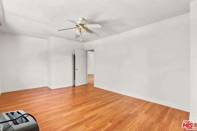 272 S Doheny Drive, Beverly Hills CA: https://media.crmls.org/mediaz/9cecfabc-5960-48a6-a344-6c8bbcbce702.jpg