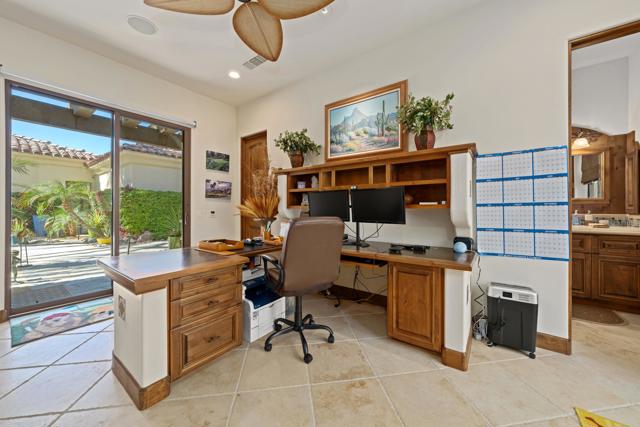 80675 Via Portofino, La Quinta CA: https://media.crmls.org/mediaz/9ced0acc-7506-4a26-8e4e-dfbcbfcac026.jpg