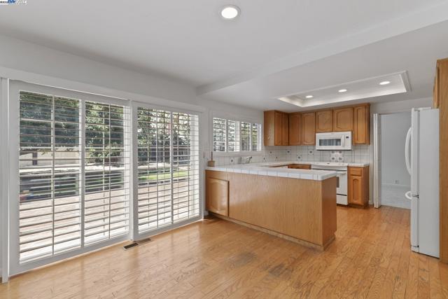 1927 Foxswallow Cir, Pleasanton CA: https://media.crmls.org/mediaz/9ced1317-e2d6-4f22-bd4d-150854a909ea.jpg