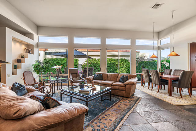 75295 St Andrews Court, Indian Wells CA: https://media.crmls.org/mediaz/9ced1697-ca8b-49e5-becc-294220ecc5aa.jpg