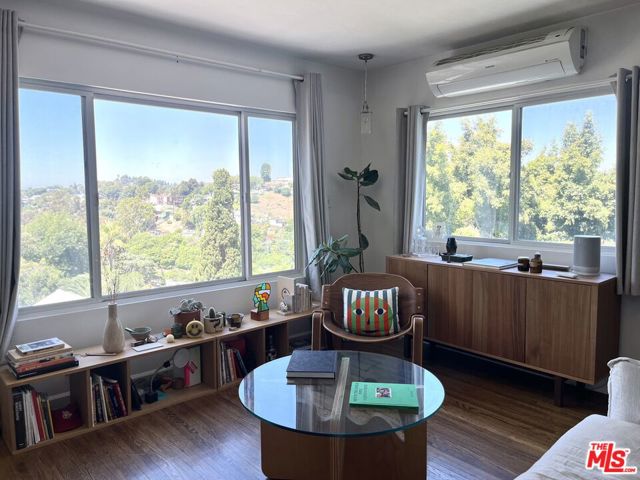 2225 1/2 Lake Shore Avenue, Los Angeles CA: https://media.crmls.org/mediaz/9ced1c32-cb4c-4342-85cc-c29b70215e09.jpg