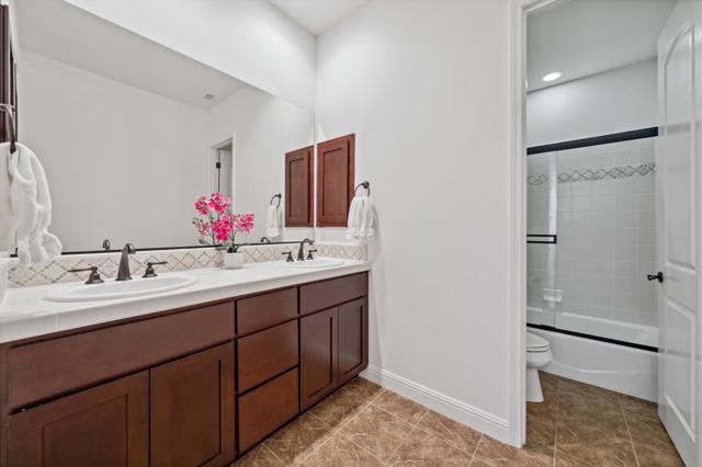 80143 Miramonte Lane, La Quinta CA: https://media.crmls.org/mediaz/9cedd762-97f0-4c6e-8854-5278dd27c6ba.jpg